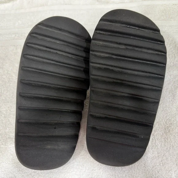 Kids Size 4 Youth Yeezy Onyx Black Slide Sandals - Picture 5 of 10